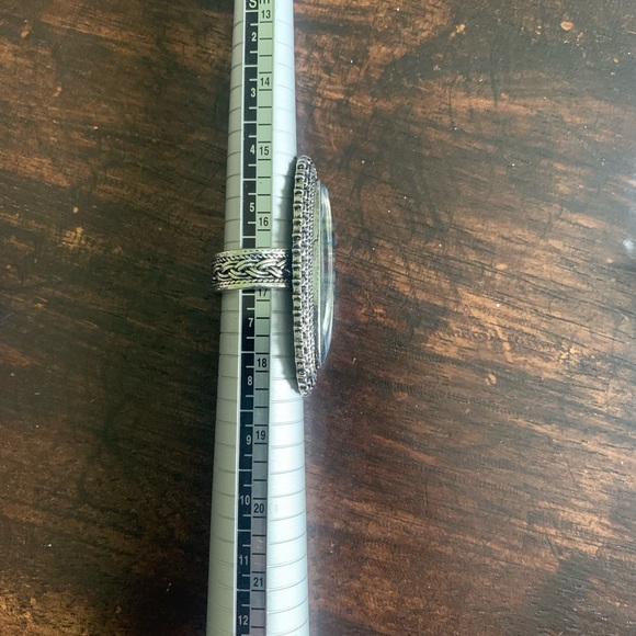 Size 6 Ring - Picture 4 of 5